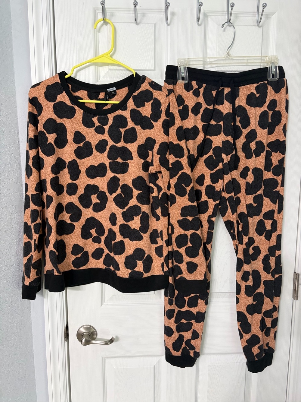 Womens Leopard Print Pajama Set - Black & Tan